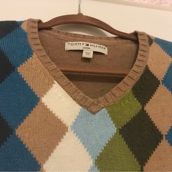 Tommy Hilfiger Argyle sweater. - Picture 2 of 2